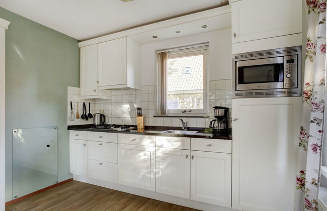 4 bedroom House in Zonnemaire with garden - Photo 3