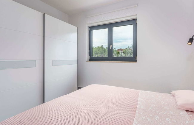 Villa in Novigrad With Private Pool and Beach - Photo 5