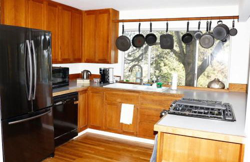 Modern 2 BR 2BA Biz Friendly Duplex with Fast Wi-Fi and Workspaces - Foto 3