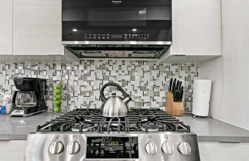 Relaxing 3BR Apt with King Beds & Washer - Lawndale 1 & 2 rep - Foto 9