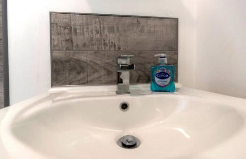 2-Bed House•Free Parking•WiFi•Long Stays Welcome - Photo 26