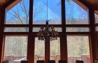 Luxury Mountain Retreat with views, fire pit, and creek - Foto 23