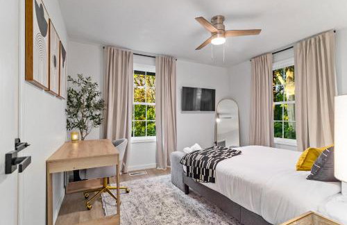 Game Room and Huge Yard with Fire Pit Yard Games and BBQ Near UE and Downtown - Foto 15