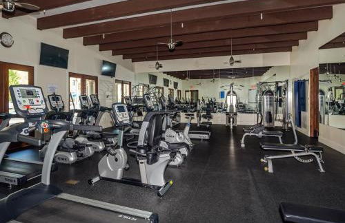 Luxury 1BR Suite Living Room, Patio, Fp & Kitchen, 12 pools -Legacy Villas - Photo 9