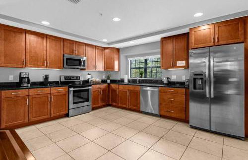 Vibrant 4BR Family Townhome 1 mile from Disney World and Disney Springs - Photo 48