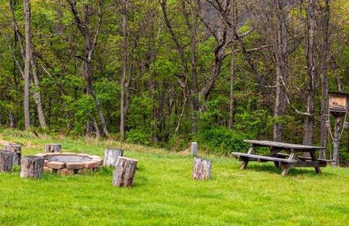 Rustic Barn Retreat w Hot Tub Game Room & FirePit - Photo 73