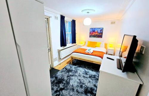 Spacious & Cosy 2 Bedroom Home plus 2 Sofa-beds with Private Entrance and Back Patio, 3 min walk to Earl's Court Station - Photo 31