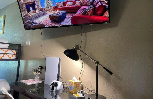 Massive lakefront home with HOT TUB - Foto 48