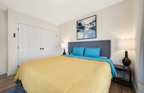 Spacious 5BR Home KING Bed Wi-Fi Parking - Foto 16
