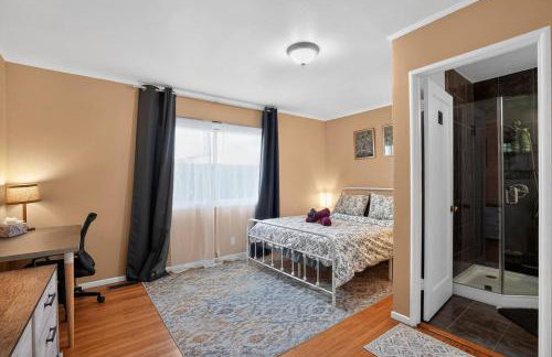 Relaxing 4 bedroom - Full Kitchen & Dining - BART - Photo 3