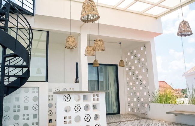 Central Modern Private Villa by La San - Photo 7