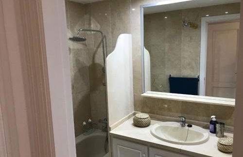 Marbella - Estepona beach frontline apartment - Photo 28