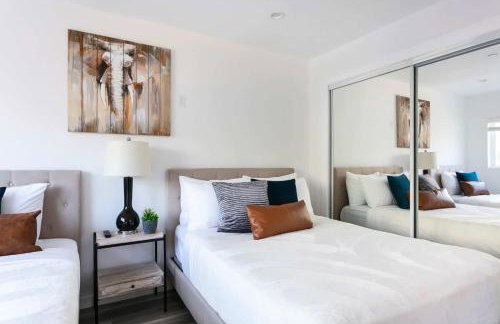 Spacious 4BR Townhouse with Free Parking Near DTLA - Foto 25