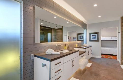 Ultra-Luxury- Resort Style Private Compound-Close to Everything- 3BD/2.5BA - Foto 20