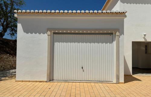 BnB Homes Luxurious Villa Stardust with Swimming pool & BBQ for Family Fun - Foto 40