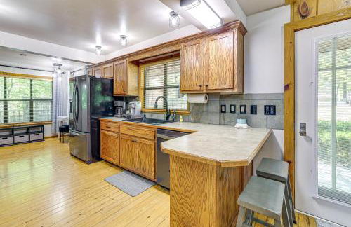 Lake-View Home with Deck and Gas Grill in Bernice! - Foto 9