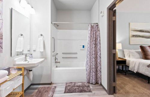 Full ADA Unit - 2 Bed 2 Bath Unit Near Downtown - Foto 11