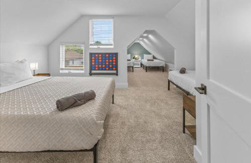 Farm House DT Indy with Pool Table - Photo 37