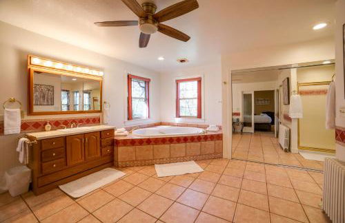 Inviting Colorado Springs House with Spacious Deck! - Foto 17