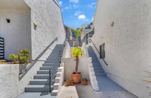 Point Loma 2BR Townhome w Parking in Prime Location - Foto 46