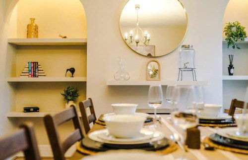 Cosy 3-Bed, Sleeps 5, Free Parking, Long and Short Stays - Photo 11