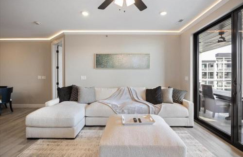 Lakefront Topsider Condo w/ Boat Slip, 2 Pools & Large Deck - Foto 5