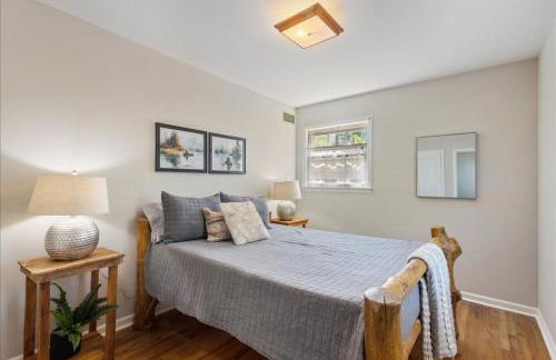 5BR Woodland Retreat on 7 Acres with a Pond - Foto 14