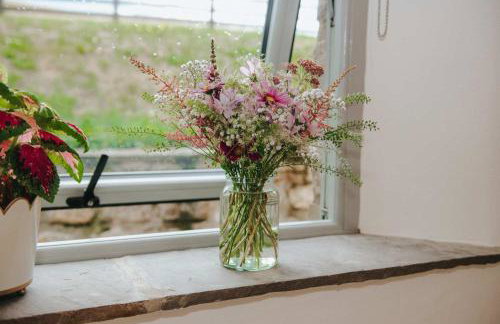 Peaceful Countryside Barn Conversion in the Yorkshire Dales by MCPI Hosting, Perfect for Couples, Small Families & Walkers - Photo 10