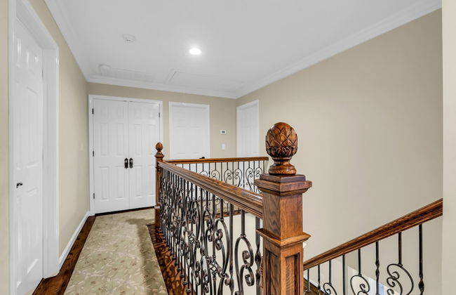 Family Retreat With Autumn Views and Fireplace - Photo 32