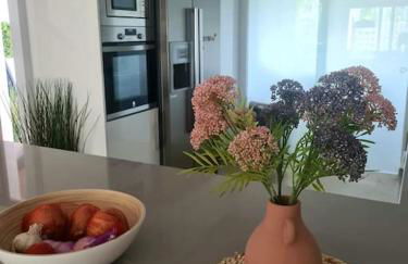 Modern House with large pool! - Photo 27