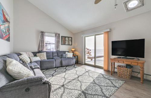 Porch and Views Waterfront Home on Houghton Lake! - Foto 1