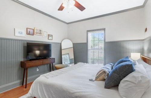 Artsy Downtown Retreat w Hot Tub - Foto 12