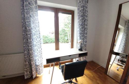 Uroczy dom na ładnym podwarszawskim osiedlu - Foto 25