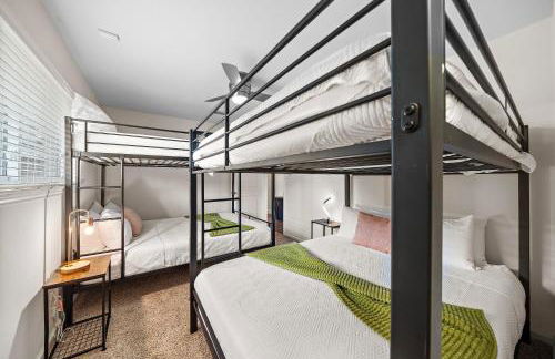 Pool Stay Near DT, Heights WiFi Games Yard BBQ - Foto 31