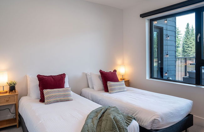 Huckin' Harry's by Revelstoke Vacations - Photo 5