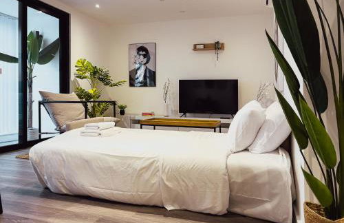 Modern 1-Bedroom Apartment near Kew Gardens with Free Parking & Workspace - Foto 19