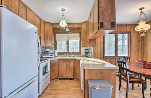 Cabin Getaway with Private Dock, Walk to Trail! - Foto 7