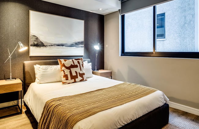 Urban Chic Apartment Close to Waterfront Warwick - Photo 34