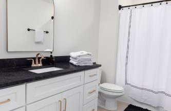 Modern Comfort Near AU l Perfect for Families & Fans - Foto 14