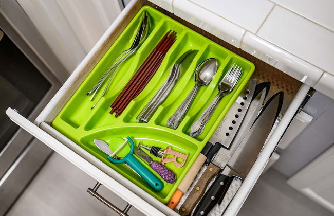 Spacious Family Retreat w Garden Modern Comfort - Photo 57