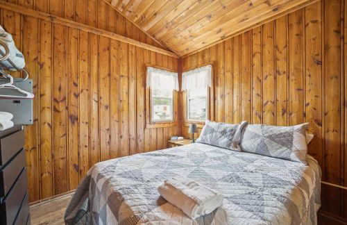 Sunnyside 2BR 1BA Relaxing Lakefront Retreat - Foto 16