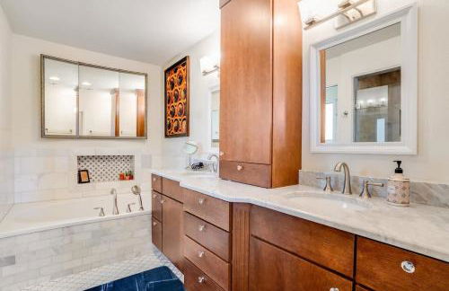 Mid-Century Mod - 7 BR Sleeps 22 - Hot Tub & Game Room - Foto 31