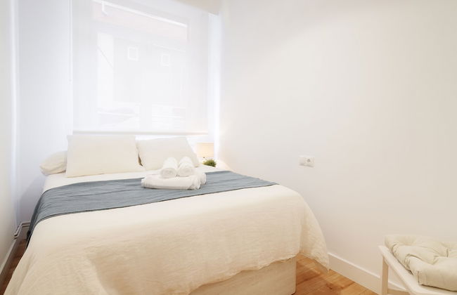 Apto Reformado con encanto by URBANHOSTS - Photo 4