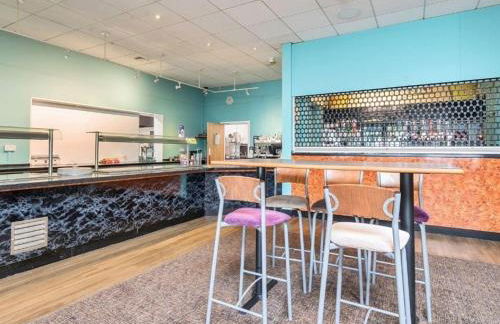 Spacious 6 Berth Caravan with Decking - Photo 12