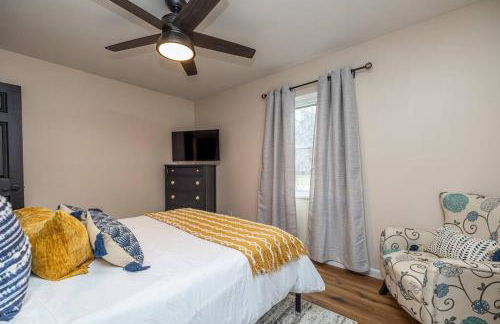 Close to airport* Pets*Fenced yard*A/C & Fast WIFI - Foto 7