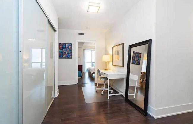 Lanterra Downtown Cn Tower - Photo 10