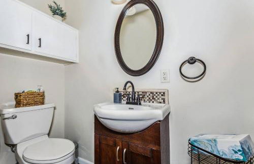 HotTub, King & PoolTable~East Wichita - Foto 31