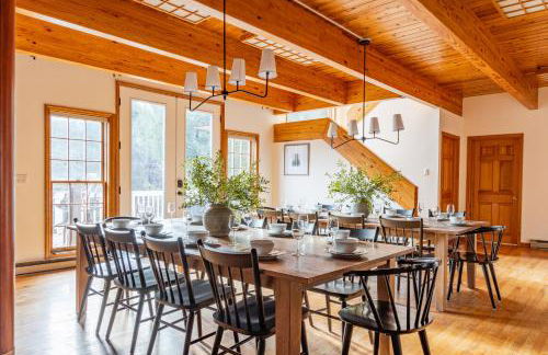 8BR Luxury Maplewood Manor, Hot Tub & Fire Pit - Foto 2