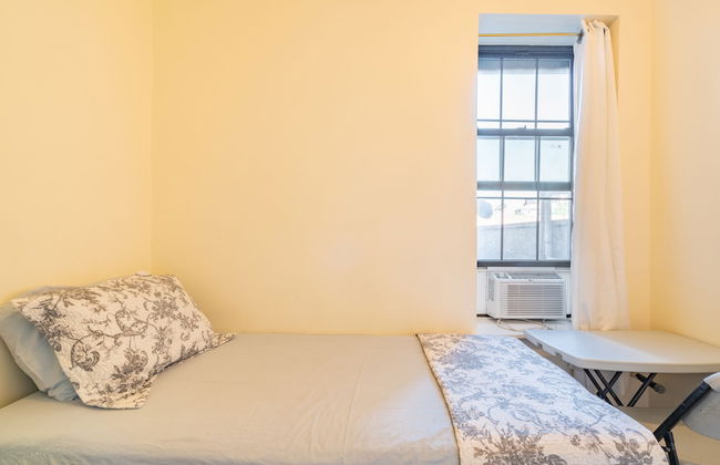 Furnished Empire Blvd Guest House - Photo 4