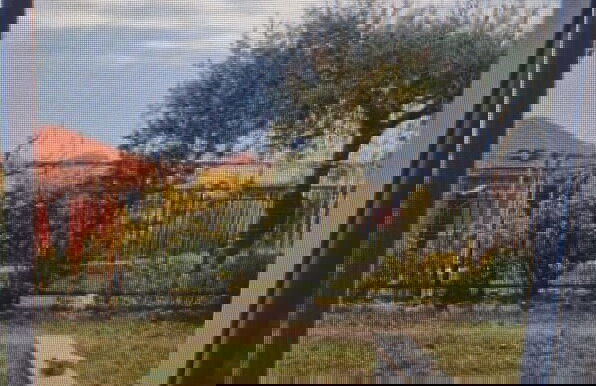 WHITE & BLUE HOUSE - Photo 11